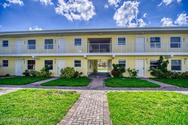 Building Photo - 130 Roosevelt Ave