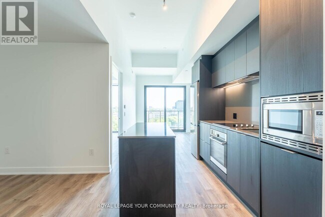 Building Photo - 3009-3009 Novar Rd