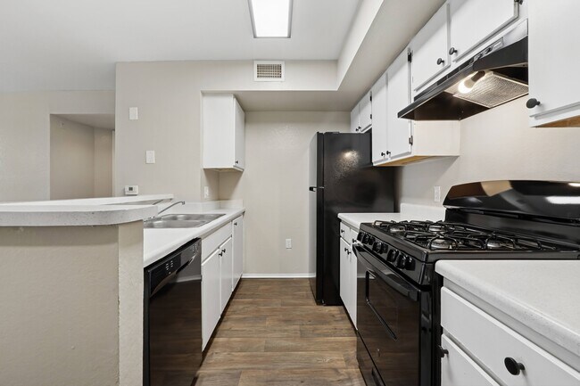 Foto del edificio - Glen Oaks Apartments