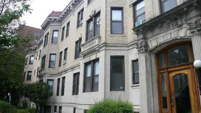Foto del edificio - Brookline TWO Bedroom
