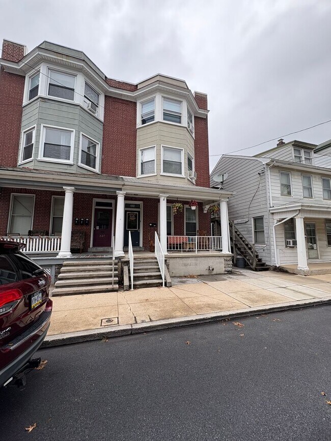Building Photo - 337 Chestnut St