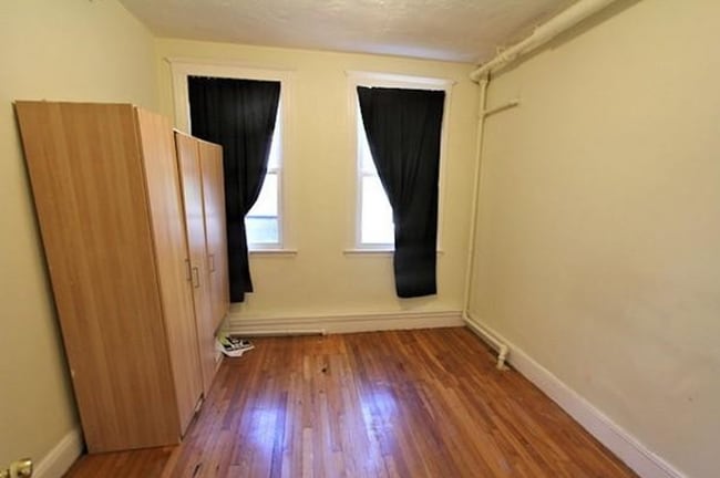 Building Photo - Great Value For a Nice Two Bedroom Condo i...