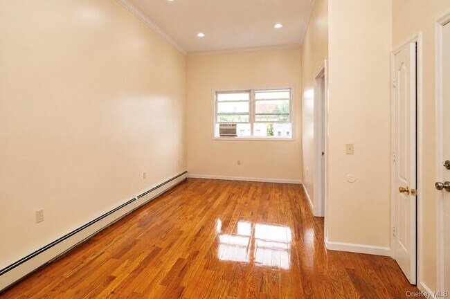 Foto del edificio - 1726 Linden Blvd