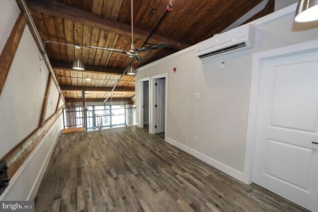 Building Photo - 1825 E Atlantic St
