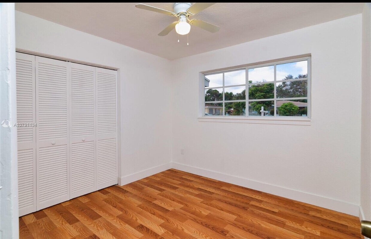 Primary Photo - 17301 NW 31st Ave