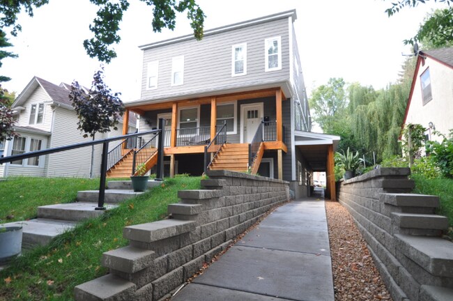 Foto del edificio - Fantastic luxury two-bedroom, one-bathroom in the Longfellow Neighborhood in Minneapolis!