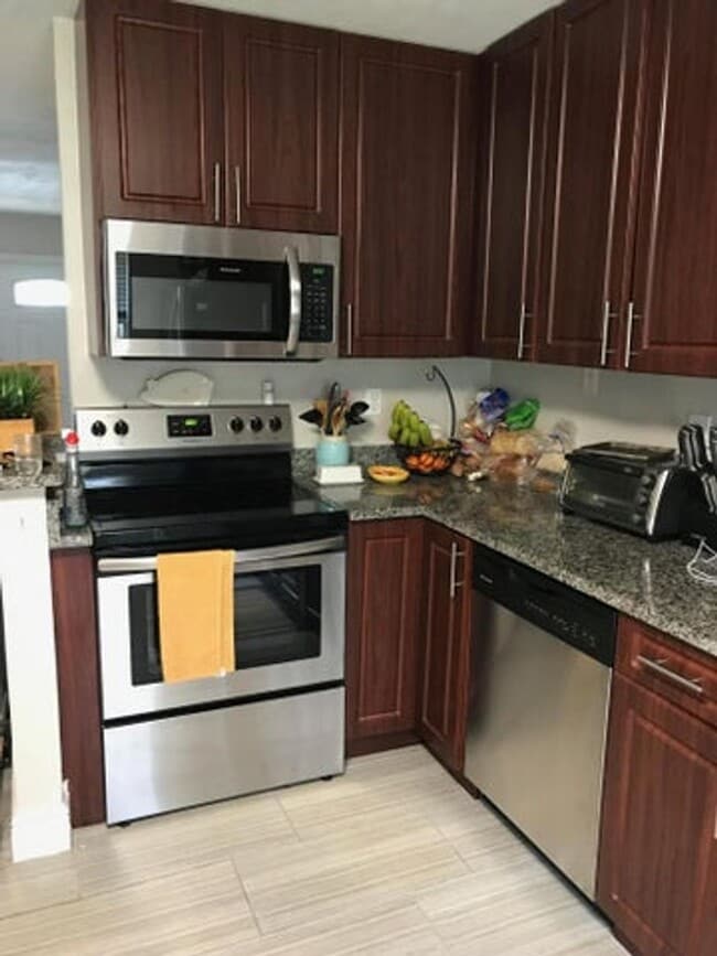 Building Photo - 208 Coventry St