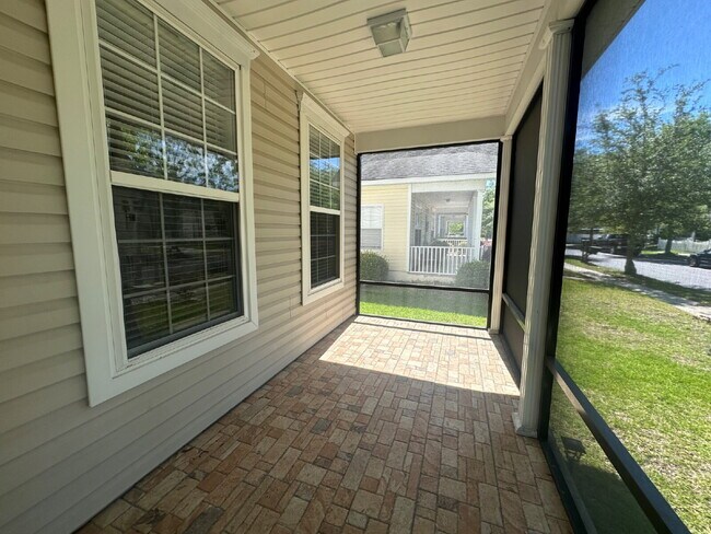 Building Photo - Beautifully Updated Three Bedroom Home in ...