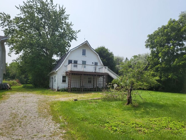 Building Photo - Spacious 4-Bedroom Carriage House with Hea...