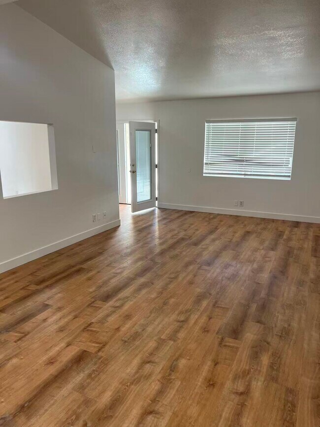 Foto del edificio - 6465 Meadow Lark Ln