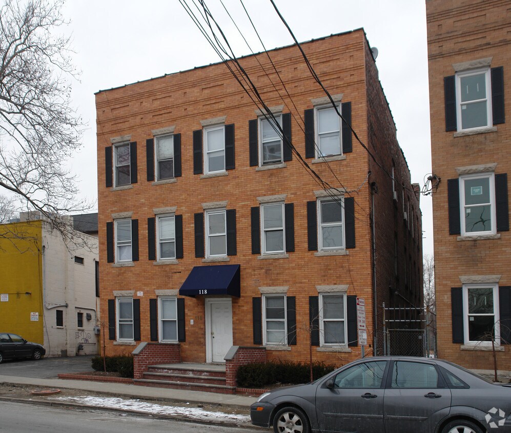 Building Photo - 118 Henry St