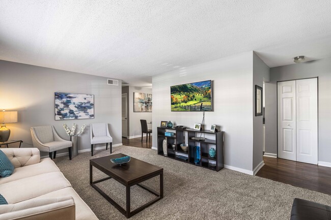 Living room - Chapel Tower - Students save up to 10%!