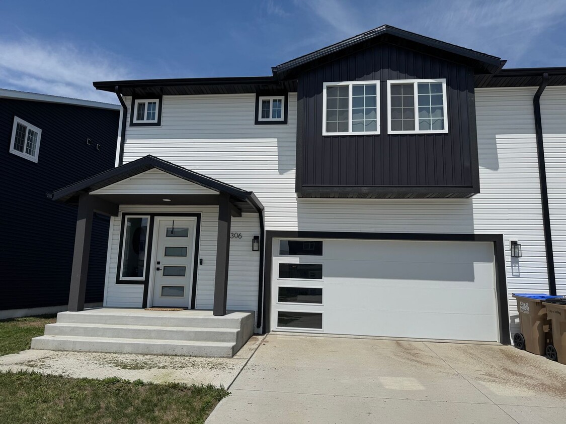 Foto principal - Beautiful 3 bed 2.5 bath Townhome