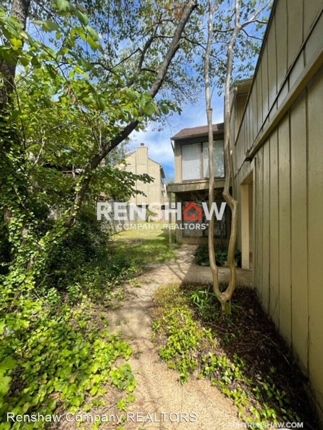 Building Photo - 3 br, 2.5 bath House - 2292 Foxmoor Ln Uni...