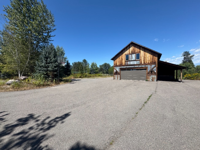 Building Photo - 4944 Hugo Way