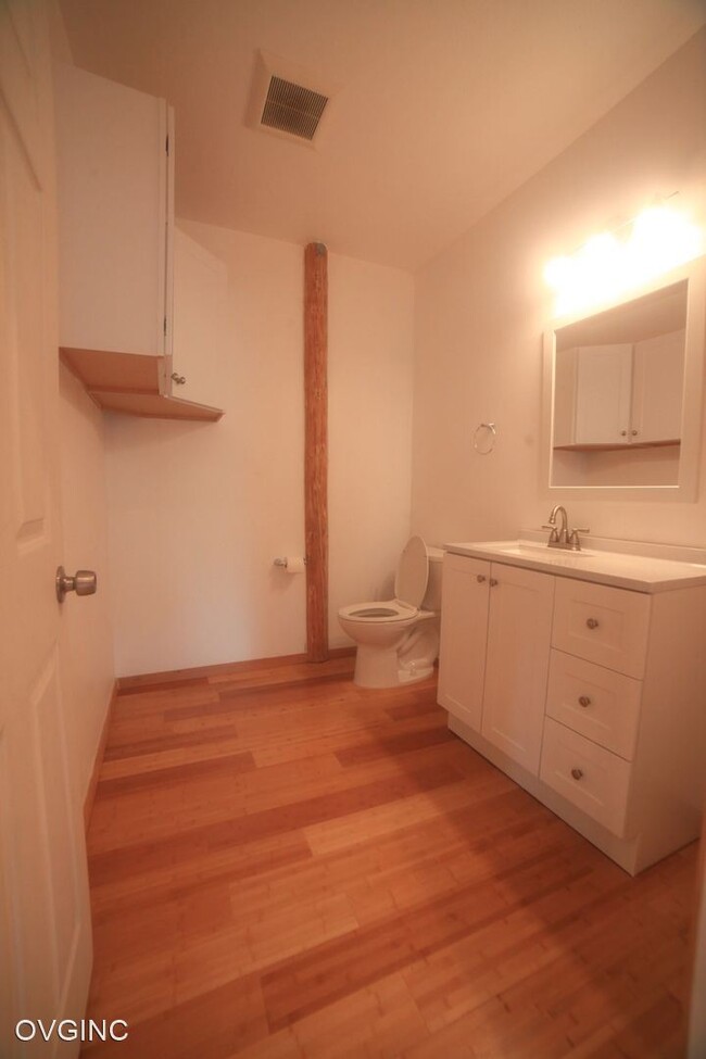 Building Photo - 3 br, 3 bath House - 410 E Probert Rd Unit A