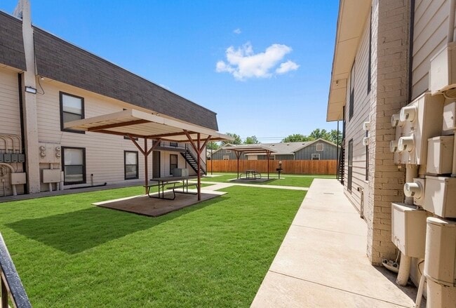Building Photo - Sienna Ridge