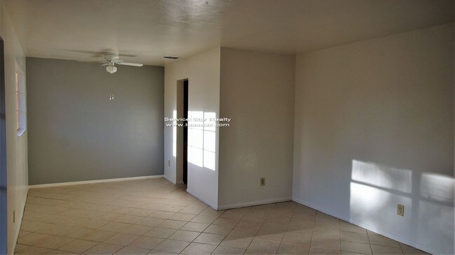 Building Photo - 3830 N 48th Pl