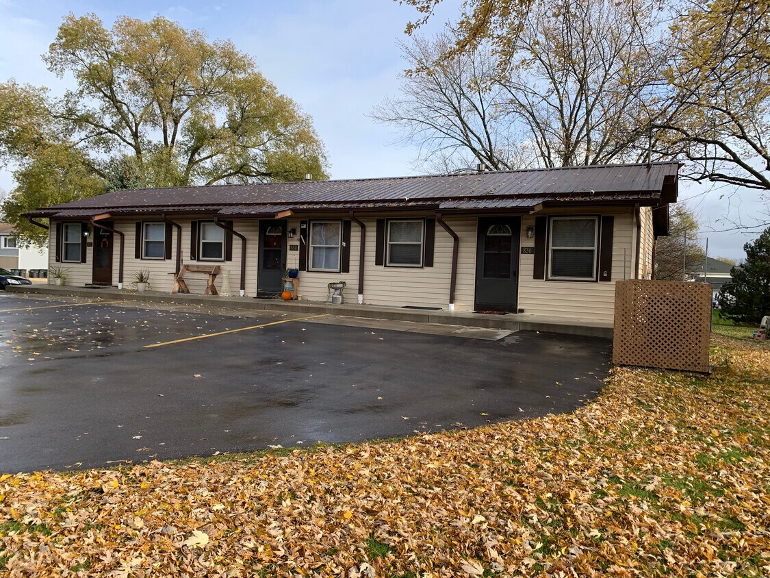 836 Parkview Dr Unit 836, Milton, WI 53563 Apartments in Milton, WI