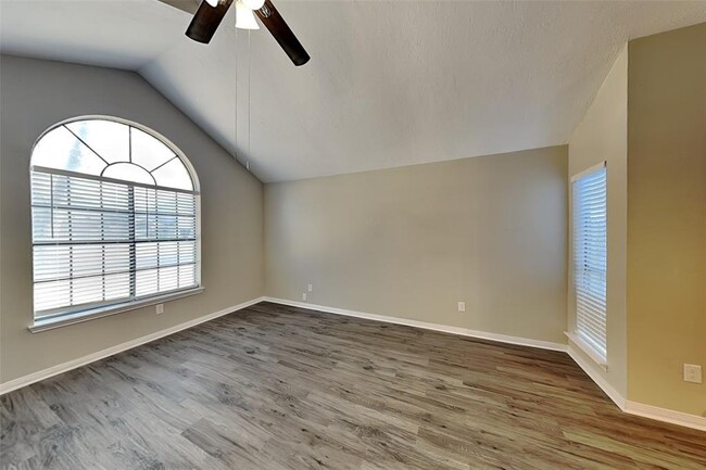 Building Photo - 8635 Spring Green Dr