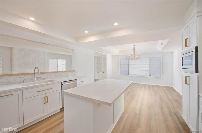 Foto del edificio - 2 br, 2.5 bath House - 4441 Saugus Ave