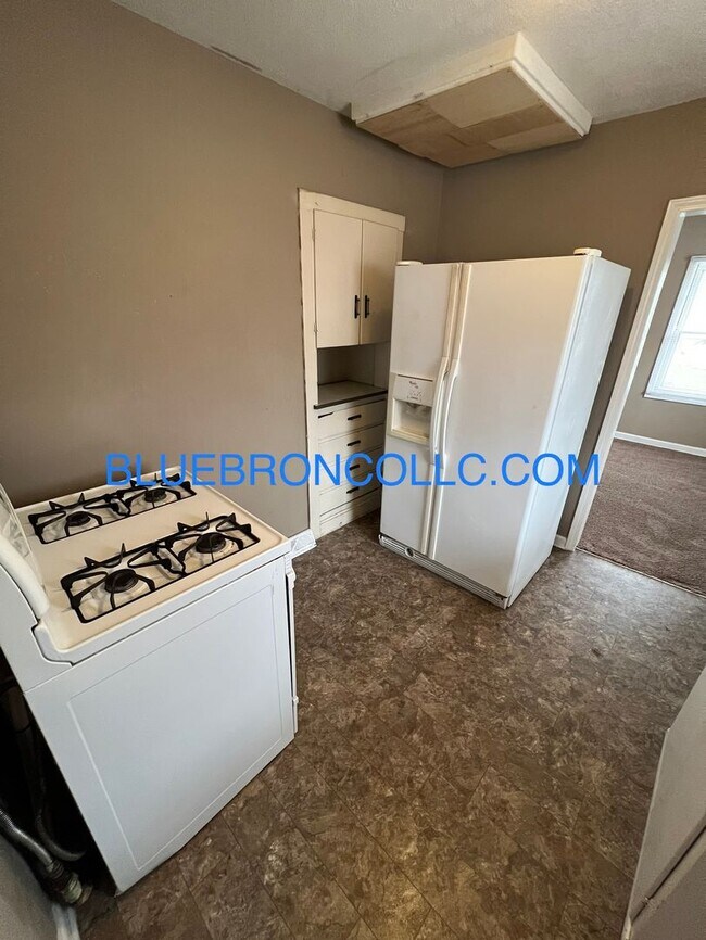 Foto del edificio - Nice two bedroom house with nice hardwood ...