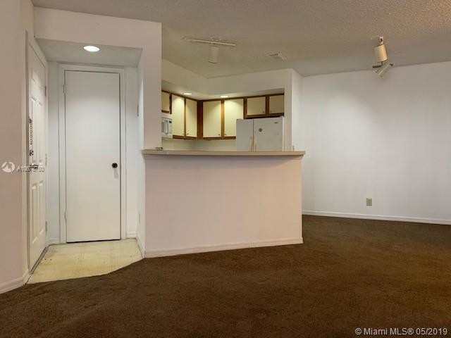 Building Photo - 3390 Pinewalk Dr N