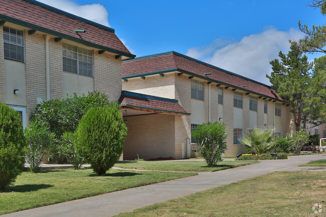 Foto del edificio - Del Prado Apartments