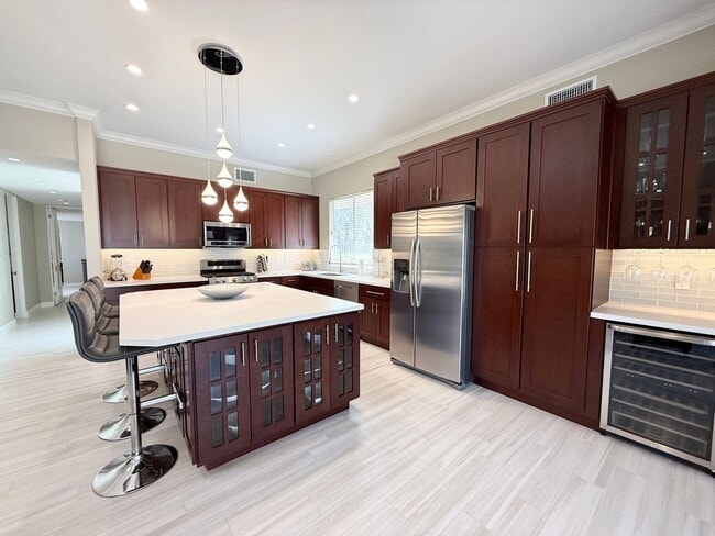 Building Photo - Fully Furnished Desert Retreat in Indian Wells Country Club