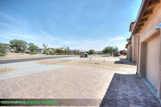 Foto del edificio - 4200 N Viewpoint Dr