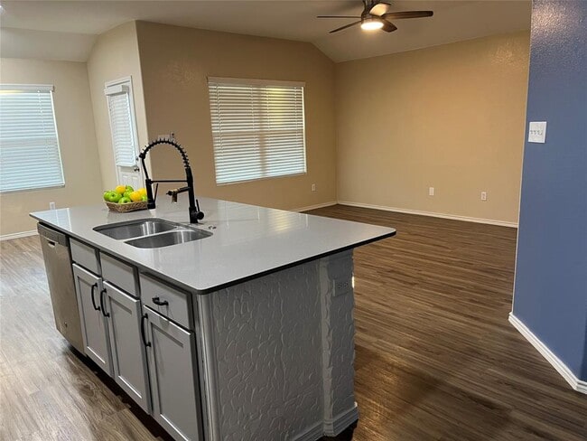 Foto del edificio - 104 Granville Ct