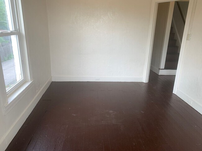 Foto del edificio - Future Rental! 3 Bedroom 2nd/3rd Floor -We...