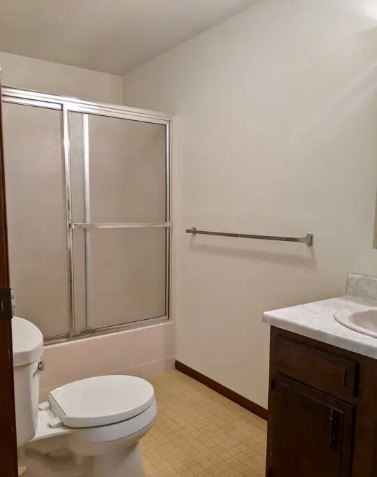 baño - 622 S 6th Ave