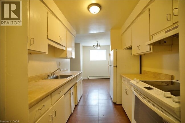 Building Photo - 223 Heiman St