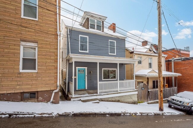 AVAILABLE MAY 1ST!! STUNNING 3 BEDROOM, MUST SEE! - AVAILABLE MAY 1ST!! STUNNING 3 BEDROOM, MUST SEE! House