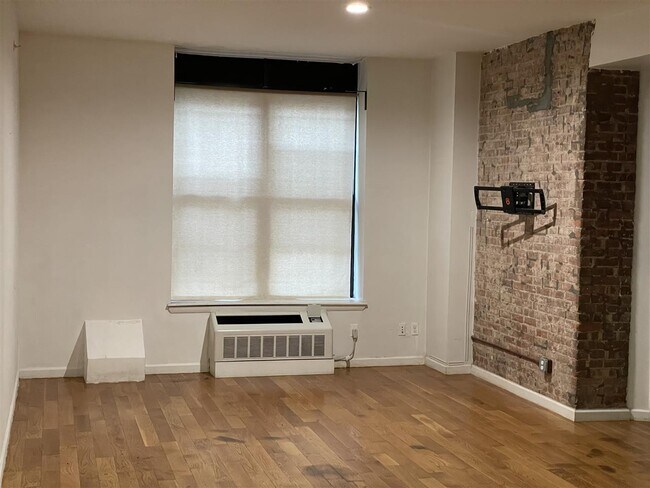 Building Photo - 618 Bushwick Ave