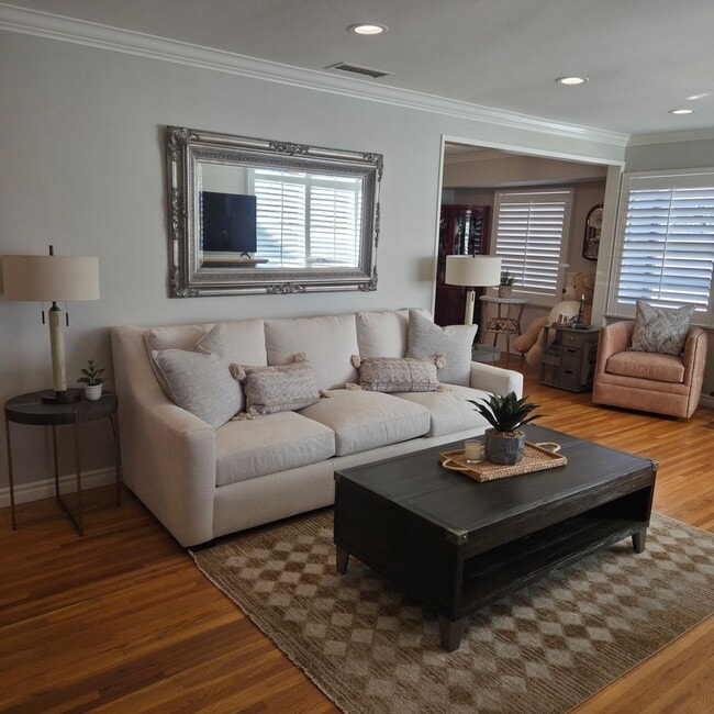 Foto del edificio - 1121 N Cambridge Ave