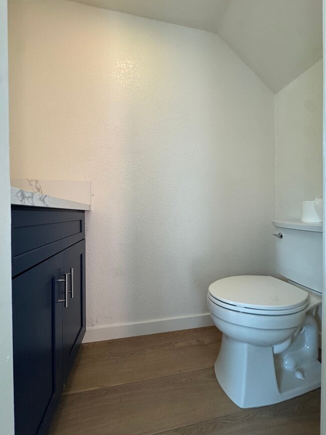 Building Photo - 804 N Geneva St