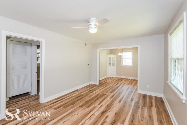 Foto del edificio - Charming brick home move-in ready