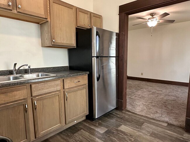 Building Photo - One Bedroom Apartment - All Utilities Paid
