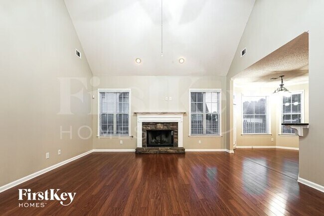 Foto del edificio - 120 Summit Point Dr