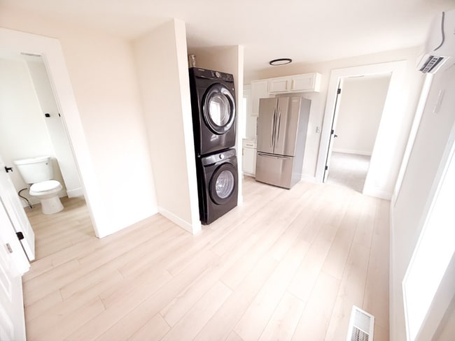 Building Photo - 1112 1/2 11th St