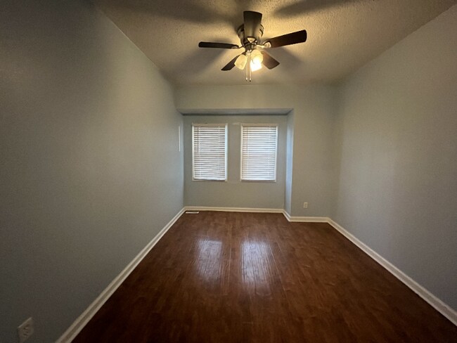 Building Photo - 1402 Armstrong Ave