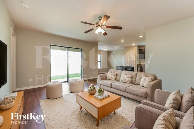 Foto del edificio - 1544 Swan Lake Cir