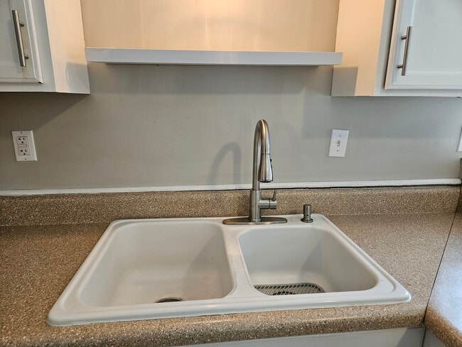 Building Photo - 6 Sparks Ave