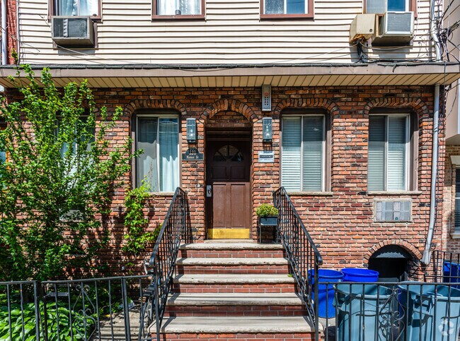 Entrada - 320 Monroe St