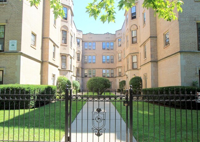 Foto del edificio - 7449 N Claremont Ave