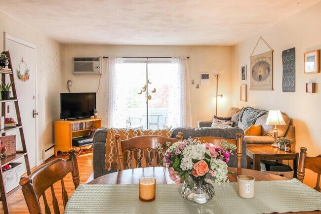 Foto del edificio - 19 Jacqueline Road, Unit E