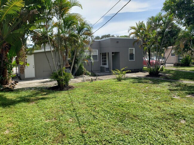 Patio trasero - 1509 NW 3rd Ave