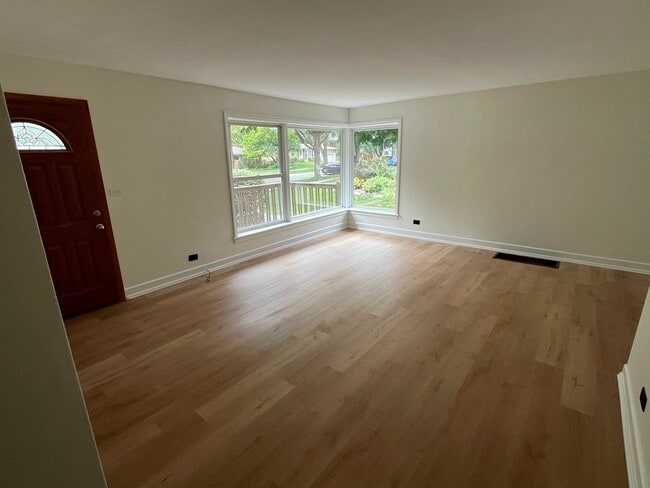 Foto del edificio - 127 S Forest Ave